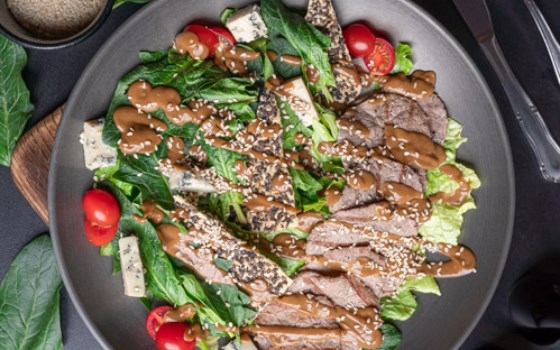 سالاد استیک و اسفناج